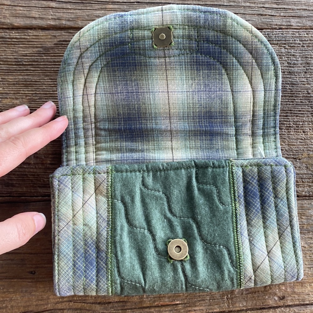Handmade quilted cottagecore accordion wallet. Soft shabby chic boho cabincore - Picture 2 of 9